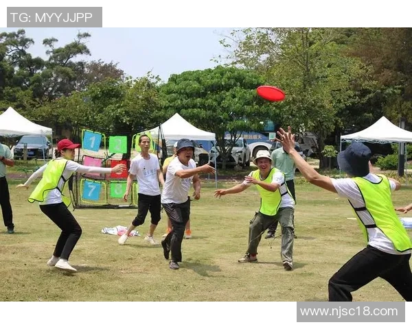实时新闻南京飞盘队的默契配合与战术探讨聚焦飞盘运动的团队协作与竞技精神 实时新闻南京飞盘队的默契配合与战术探讨聚焦飞盘运动的团队协作与竞技精神